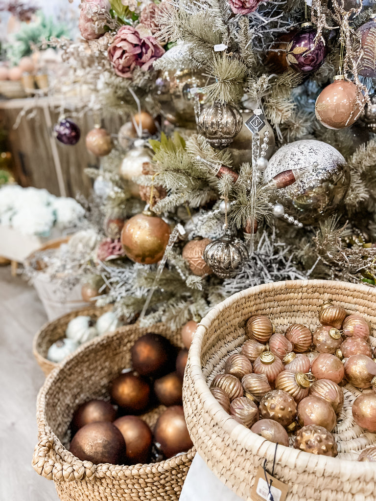 Holiday Decorating Tips for a Unique Home Decor Experience